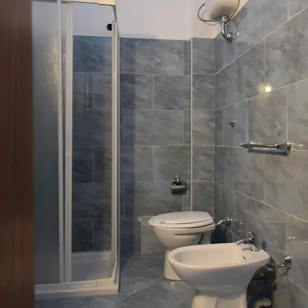 Le Dimore Fiorite Di Comino Vista Mare E Vicino Al Mare Lägenhet